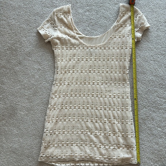 Le Chateau Dress - Picture 2 of 4